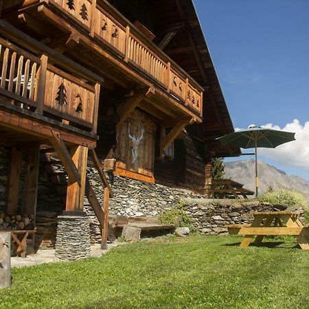 Reine des Aravis - chalet isolé Flumet Exterior foto