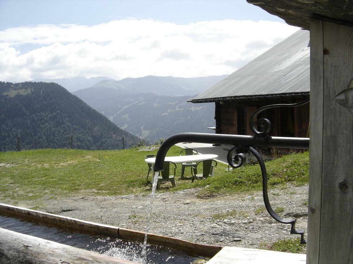 Reine des Aravis - chalet isolé Flumet Exterior foto