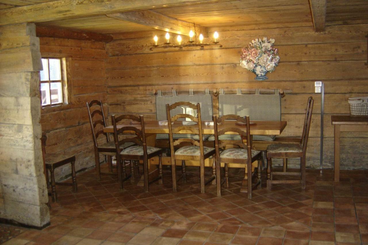 Reine des Aravis - chalet isolé Flumet Exterior foto