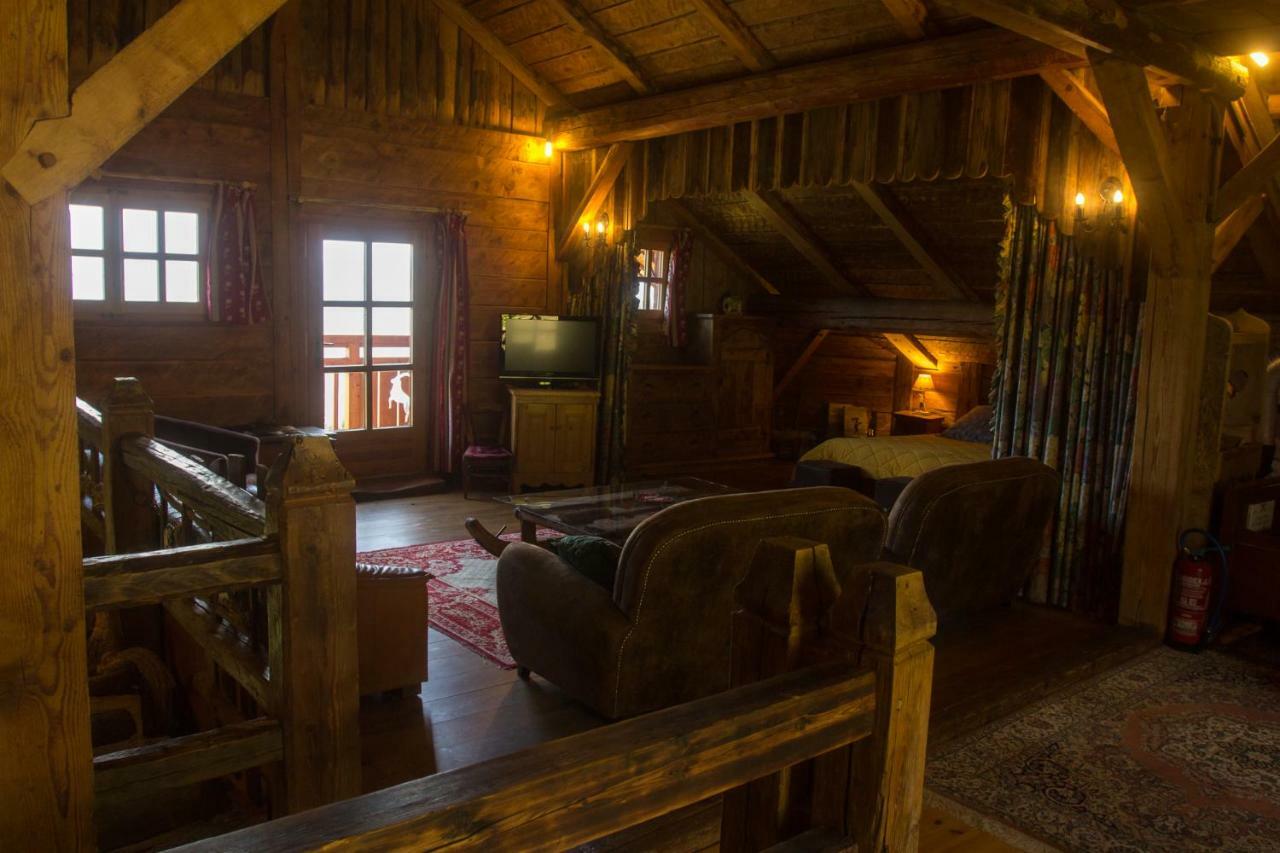 Reine des Aravis - chalet isolé Flumet Exterior foto
